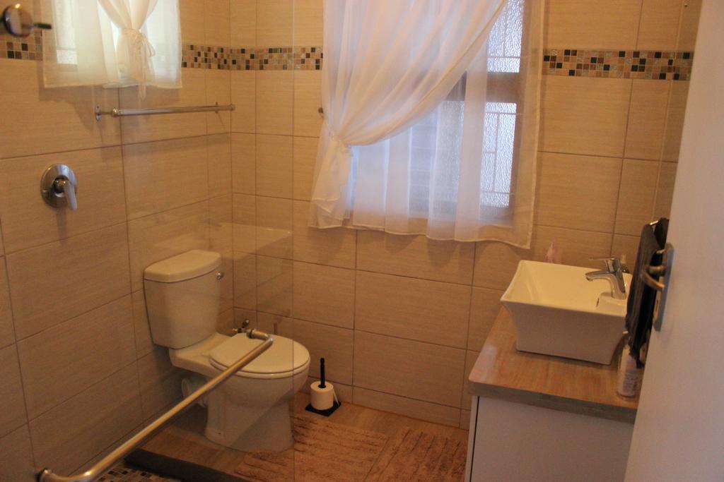 Smuts Ave. Guest Rooms Hermanus Esterno foto